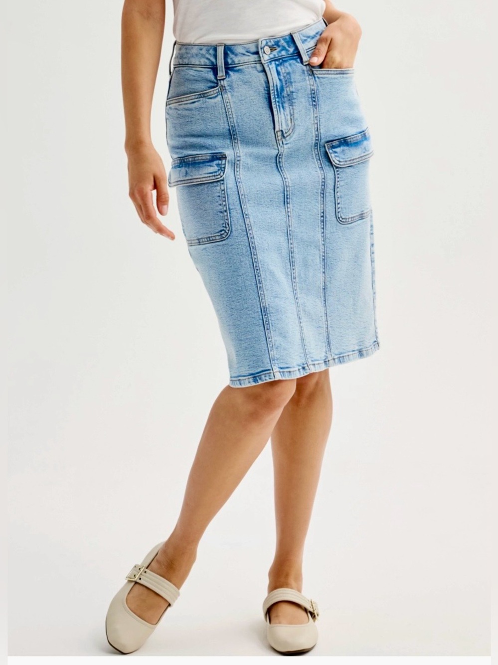 Sonoma, NWOT, Light Blue Denim Cargo Skirt, size 14.